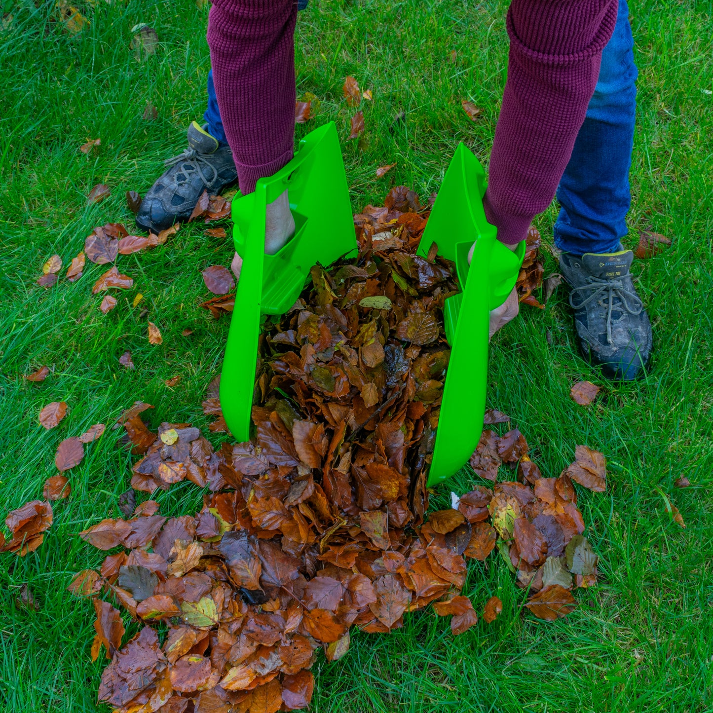 Hand-held Leaf Grabber Rakes Collect Fallen Leaves Garden Lawn Cleaning Scoops