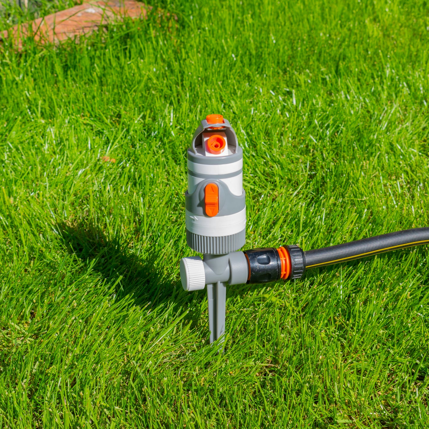 2-Pattern Gear Drive Sprinkler, White line