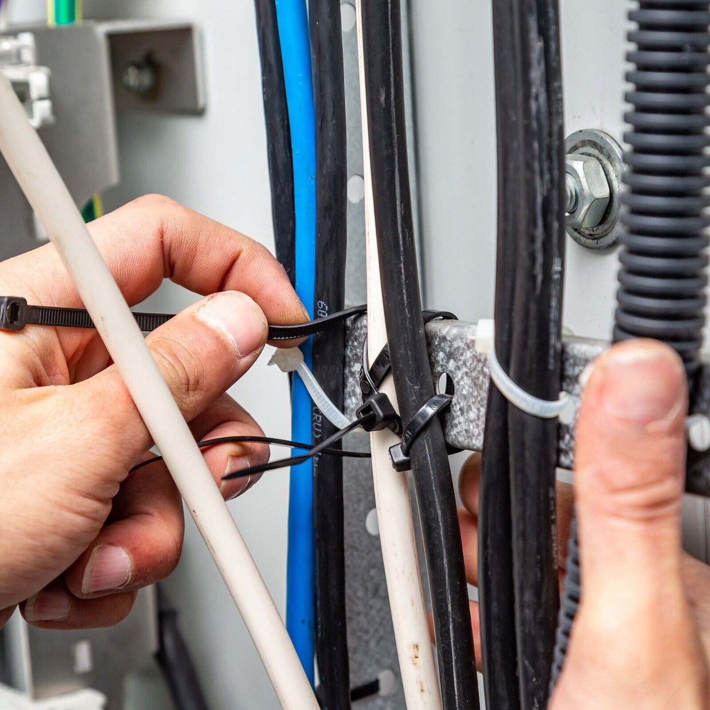 Black or White Cable Ties, 18kg Break Strength, 3.6mm x 250mm