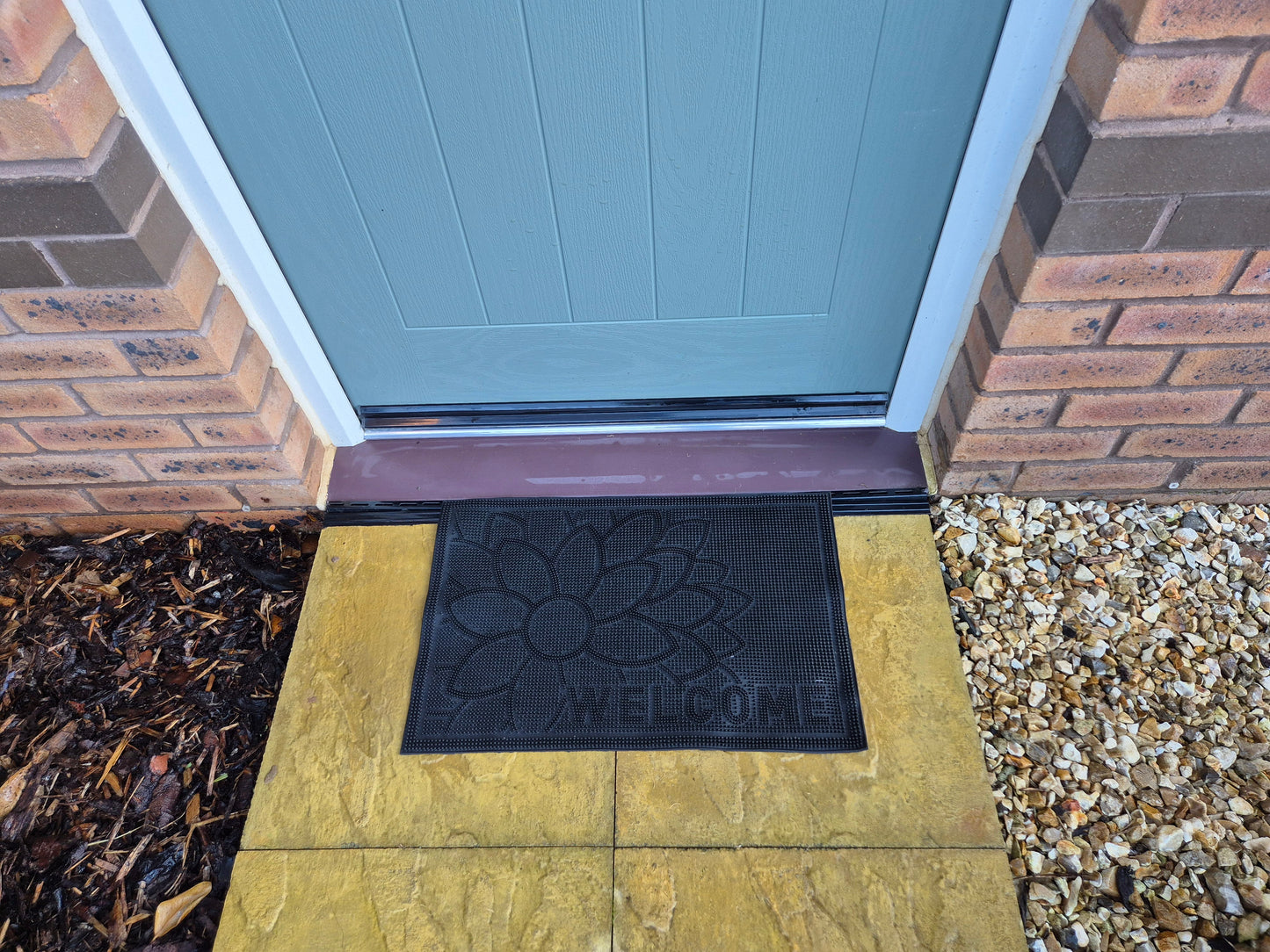 Rubber Doormat, 60cm x 40cm - 'Welcome' (Flower)
