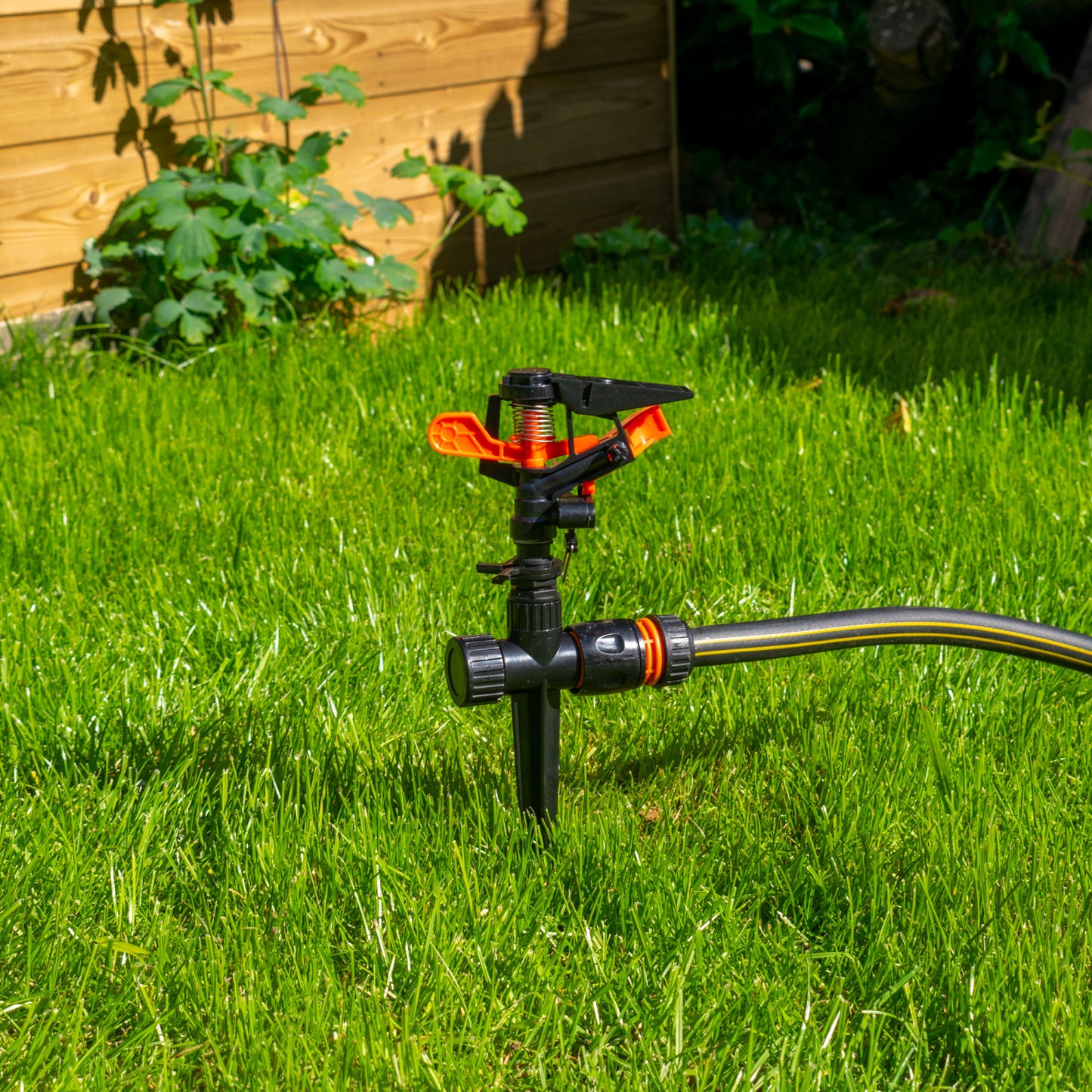 Adjustable Pulsating Sprinkler on Spike, Eco line