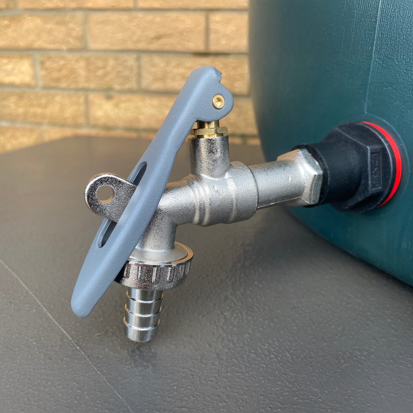 Brass Barbed Through Handle Lockable Tap, 1/2" BSP