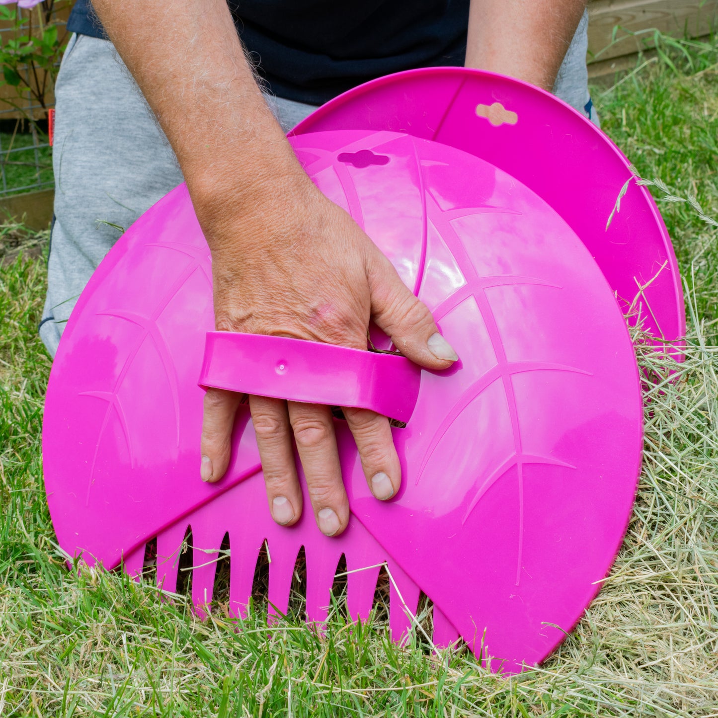 Hand-held Leaf Grabber Rakes Collect Fallen Leaves Garden Lawn Cleaning Scoops