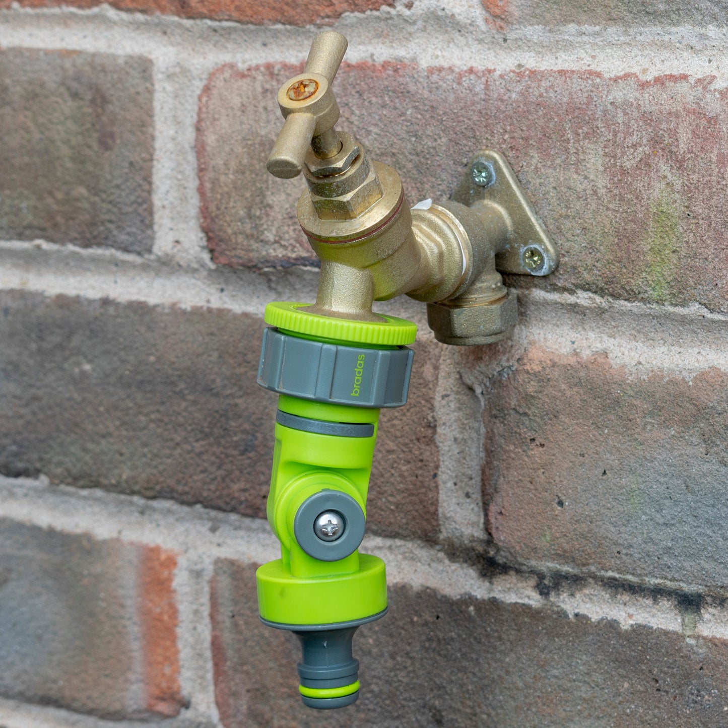 Adjustable Angle Garden Tap Connector, Lime