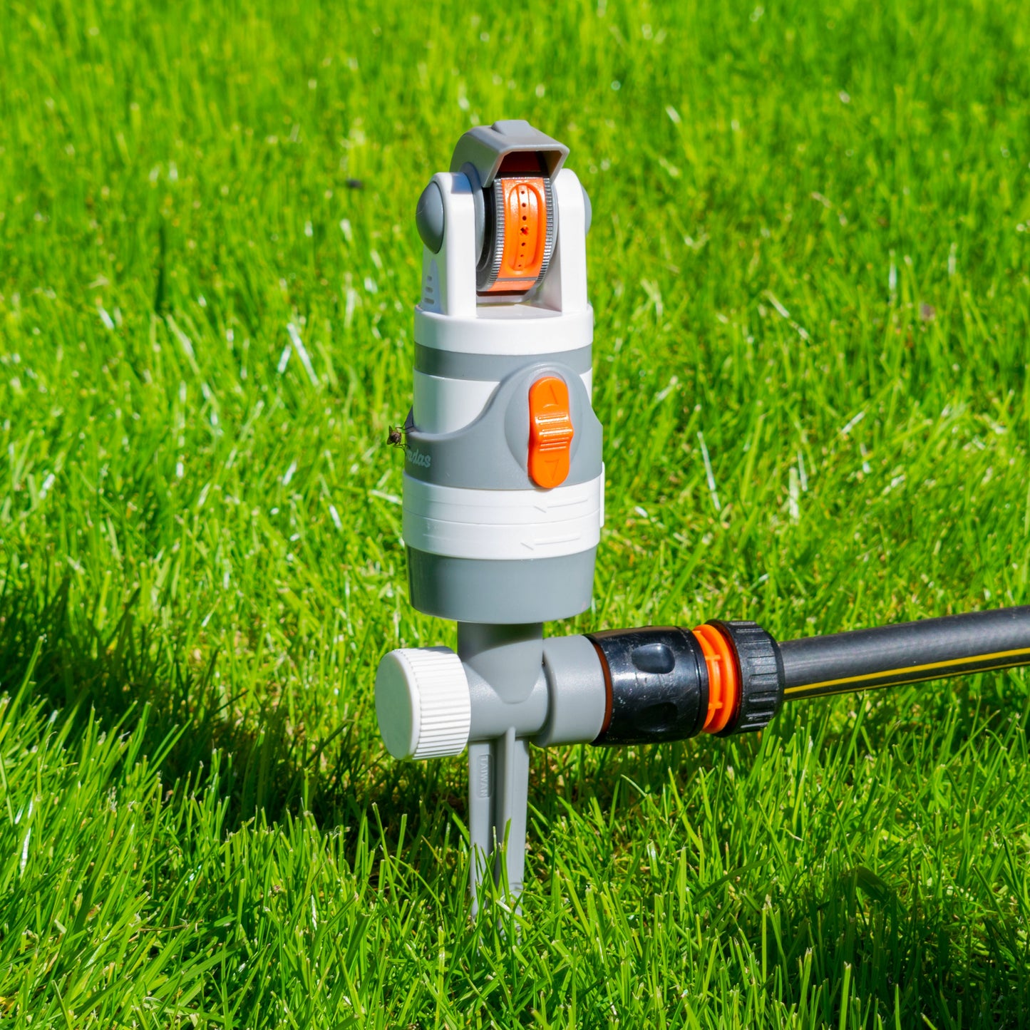 4-Pattern Gear Drive Sprinkler, White line