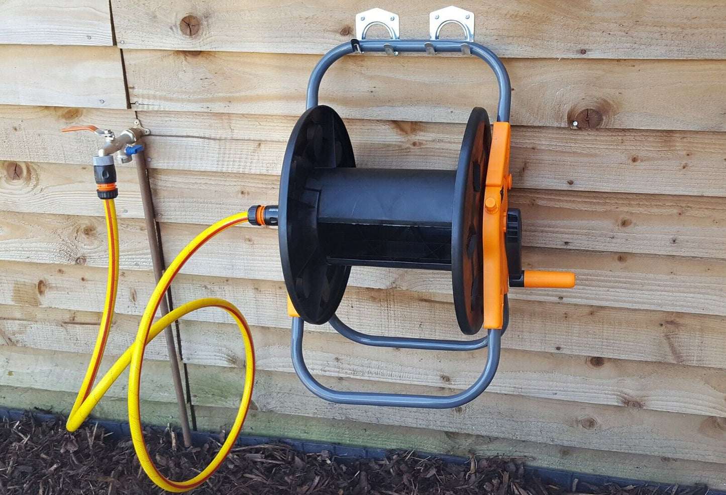 High capacity 60m hose reel at a budget price,fold down handle for easy storage