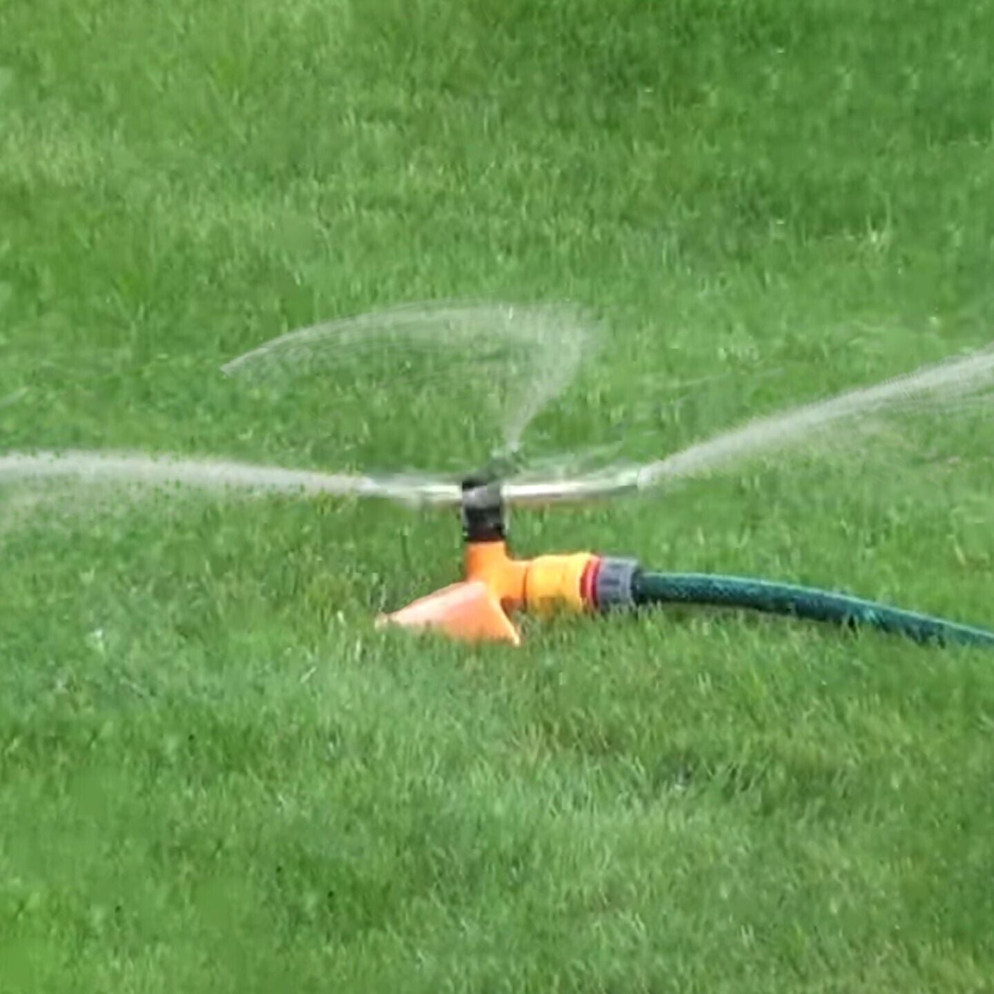 Small Rotating Leaf Sprinkler Orange Garden Lawn Plant Watering & Connector