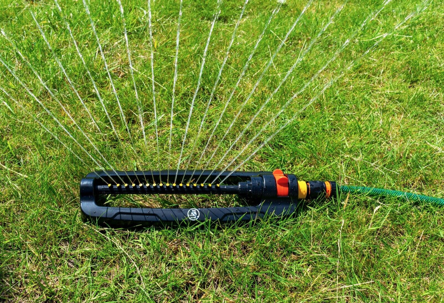 Durable Oscillating Garden LAWN BAR SPRINKLER, up to 336m2, Hozelock Compatible